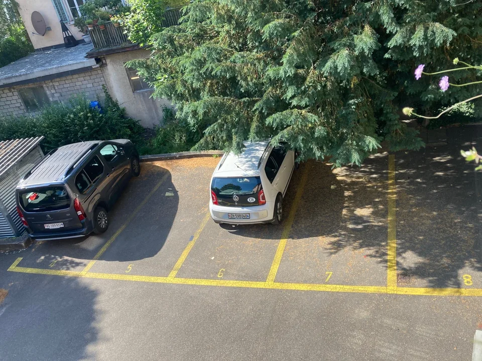 Zentraler Parkplatz zu vermieten