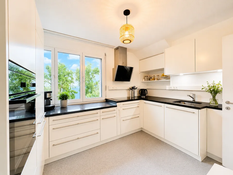 Habiter en première rangée de lac – Appartement attique exclusif de 6,5 pièces avec vue imprenable sur le lac de Constance