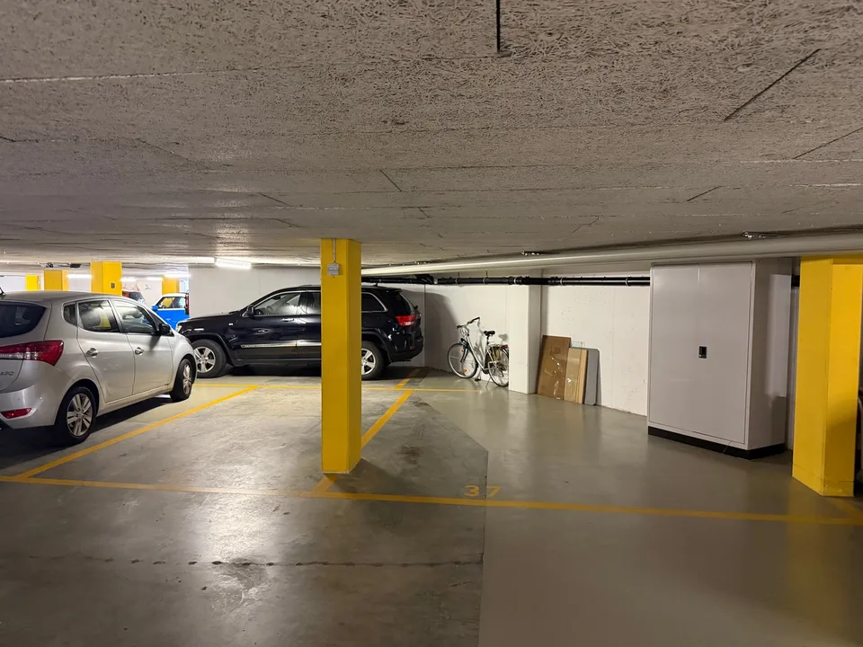 Einstellhallenplatz in Pfäffikon – ab sofort verfügbar