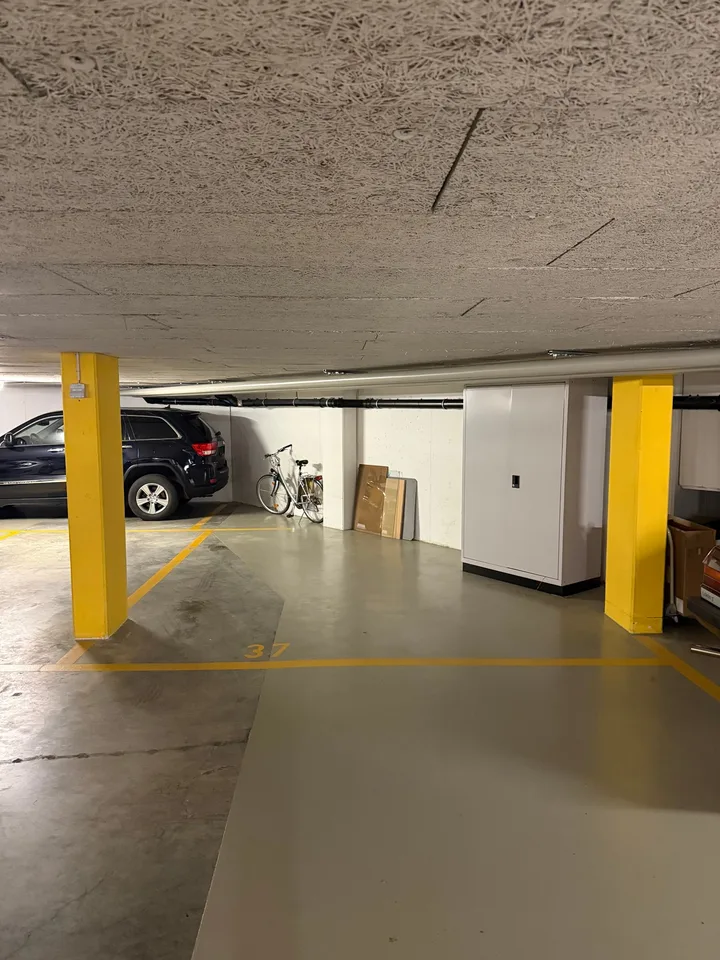 Einstellhallenplatz in Pfäffikon – ab sofort verfügbar