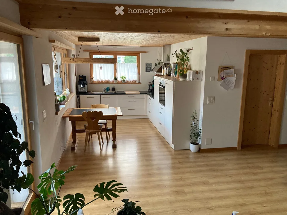 Geräumige 4.5-Zimmer-Maisonettewohnung an zentraler Lage in Schiers GR