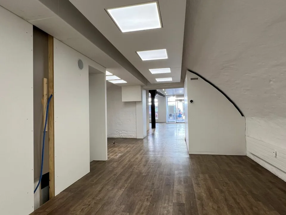 Attraktive Gewerbefläche mit grosser Schaufensterfront