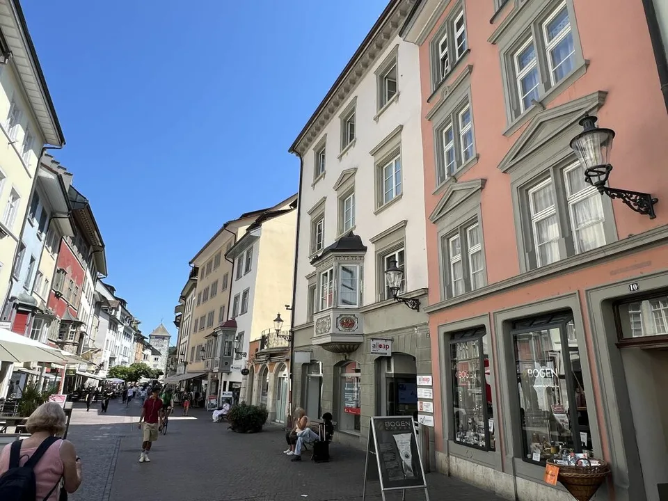 Attraktive Gewerbefläche mit grosser Schaufensterfront