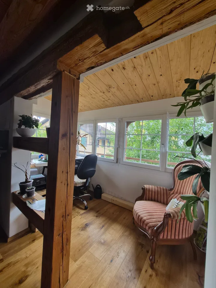 Incantevole casa semidetached di 5 locali nel cuore di Hinwil