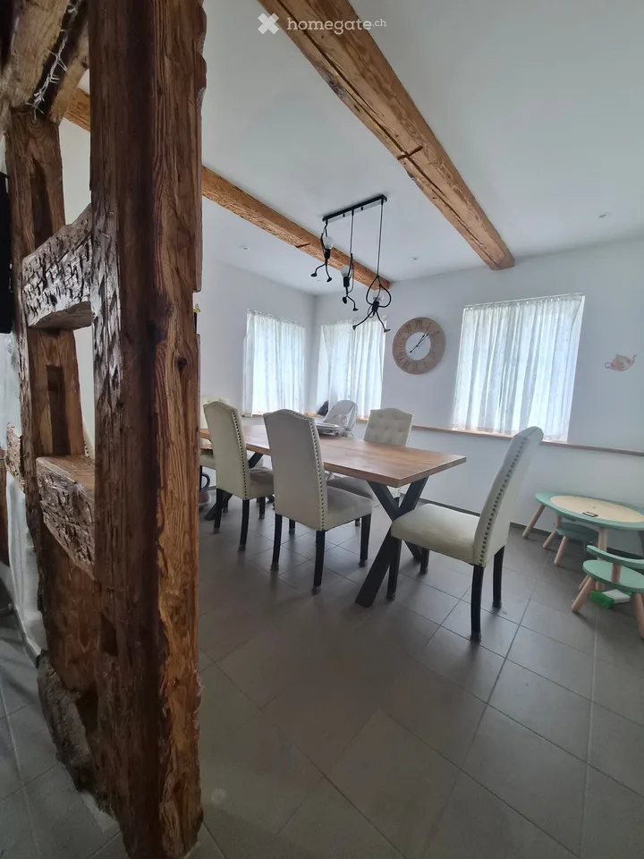 Incantevole casa semidetached di 5 locali nel cuore di Hinwil