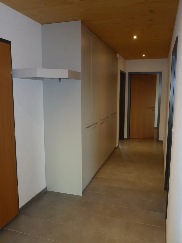 Appartamento luminoso 4.5 locali con balcone e garage a Hitzkirch
