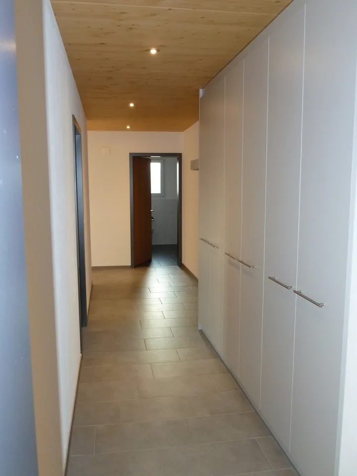 Appartamento luminoso 4.5 locali con balcone e garage a Hitzkirch