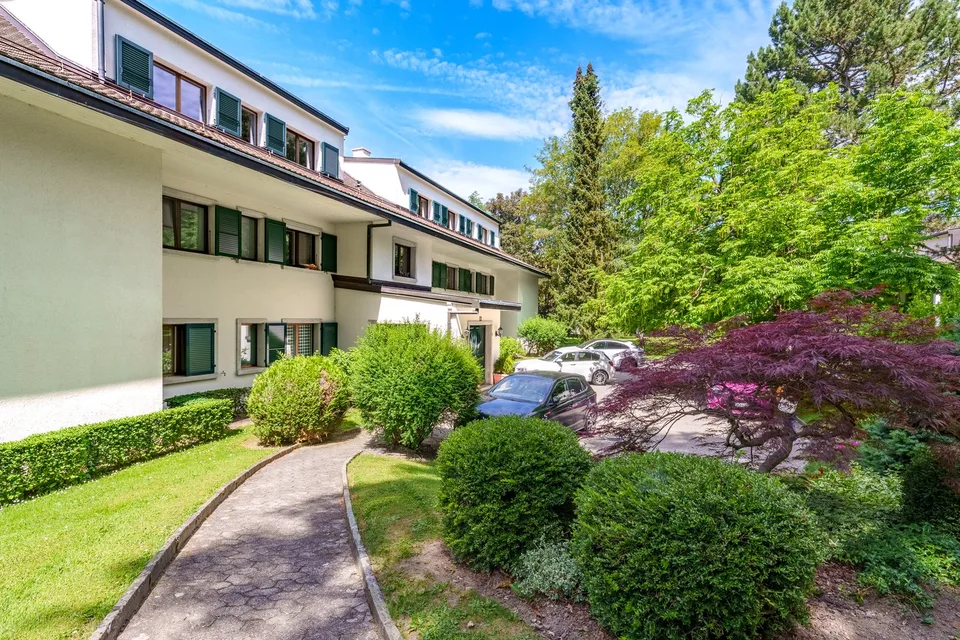 Spacieux appartement de 7 pièces avec balcon et vue à Lausanne
