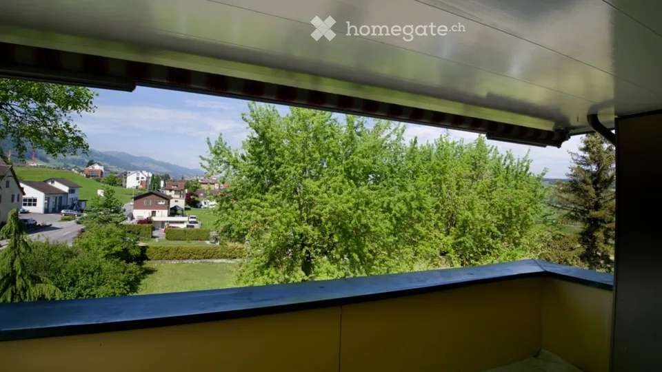 Helle 4.5-Zimmer-Wohnung mit Balkon und schöner Aussicht in Buttikon SZ