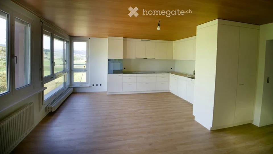 Helle 4.5-Zimmer-Wohnung mit Balkon und schöner Aussicht in Buttikon SZ