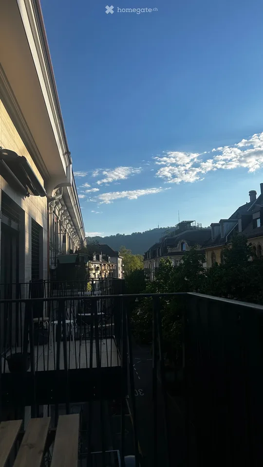 Bright Flat in one of Zurich's most connected addresses · Available Immediately or by Arrangement