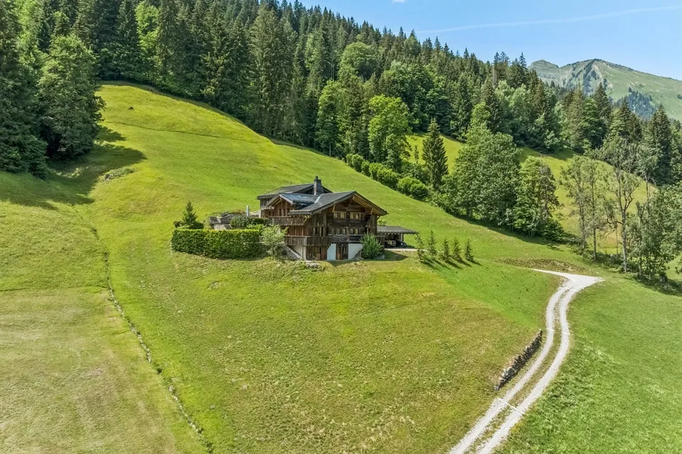 Chalet d'exception - l'élégance alpine aux portes de Gstaad