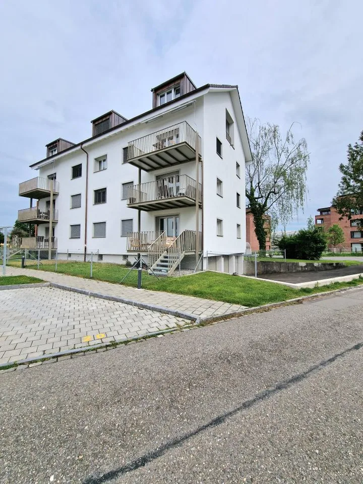 Total neu sanierte 4.5-Dachzimmerwohnung!