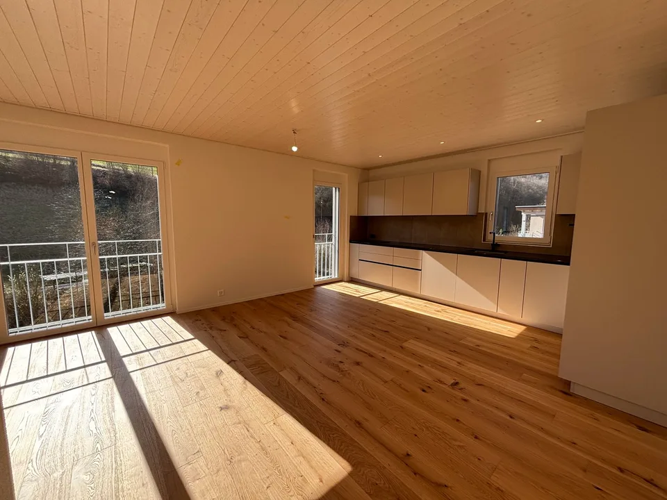 Appartamento moderno di 4,5 locali in mansarda con ampio balcone – vivere in una posizione ideale