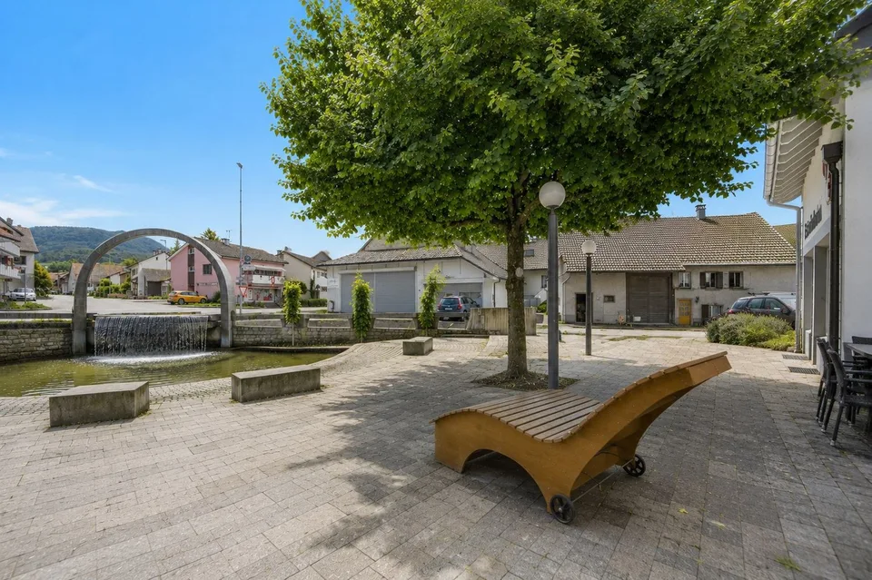 Espace commercial attractif dans un excellent emplacement central à Kaisten