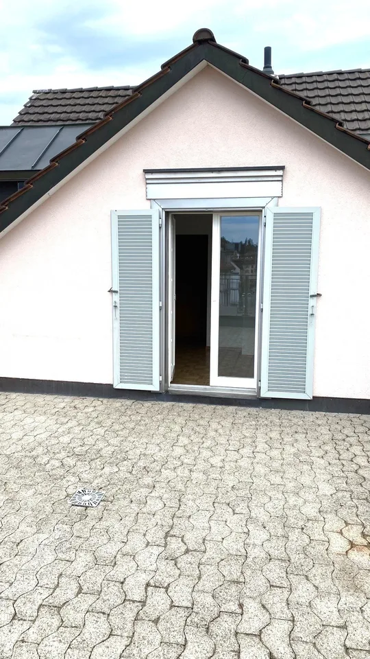 Charmante 2.5-Zimmer-Dachwohnung mit Stadtblick in St. Gallen