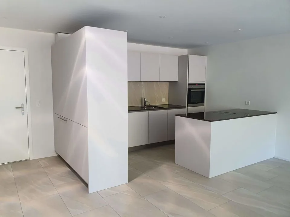 neuwertige 2 1/2-Zimmer-Dachwohnung an sonniger Lage