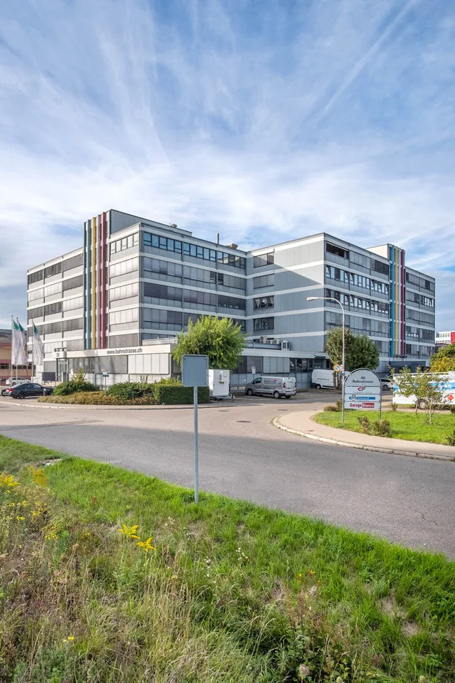 Spazio commerciale o studio con ufficio e area di produzione – foto 11 di 12