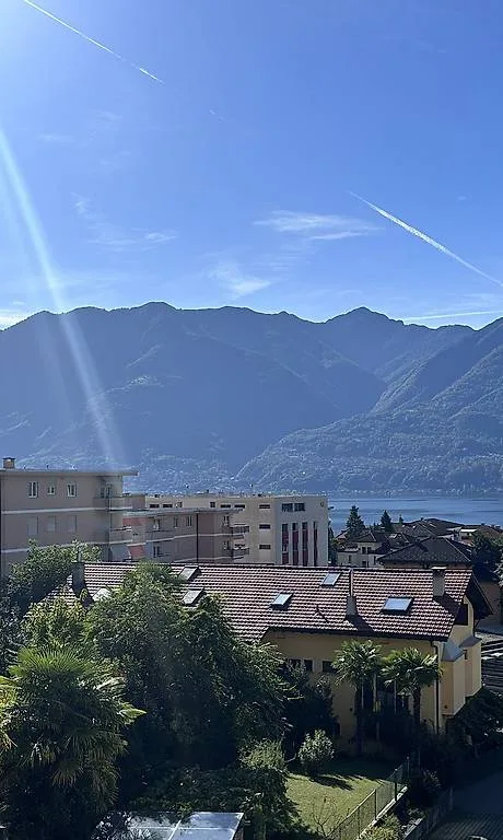 2 ½ locali ammobiliato con vista lago a Muralto