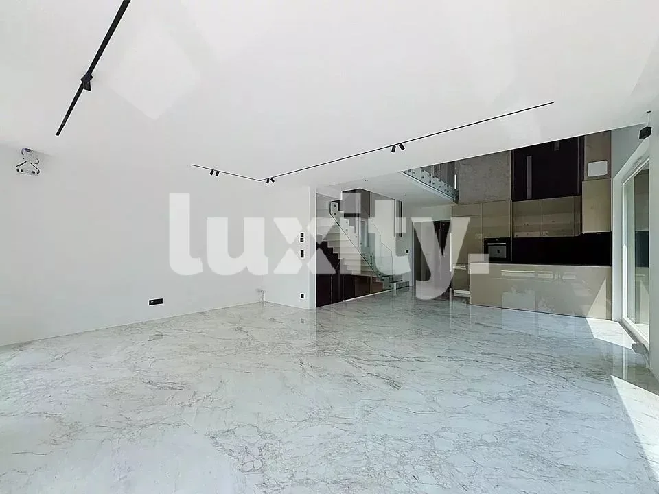 L'eleganza contemporanea nel cuore di Cologny