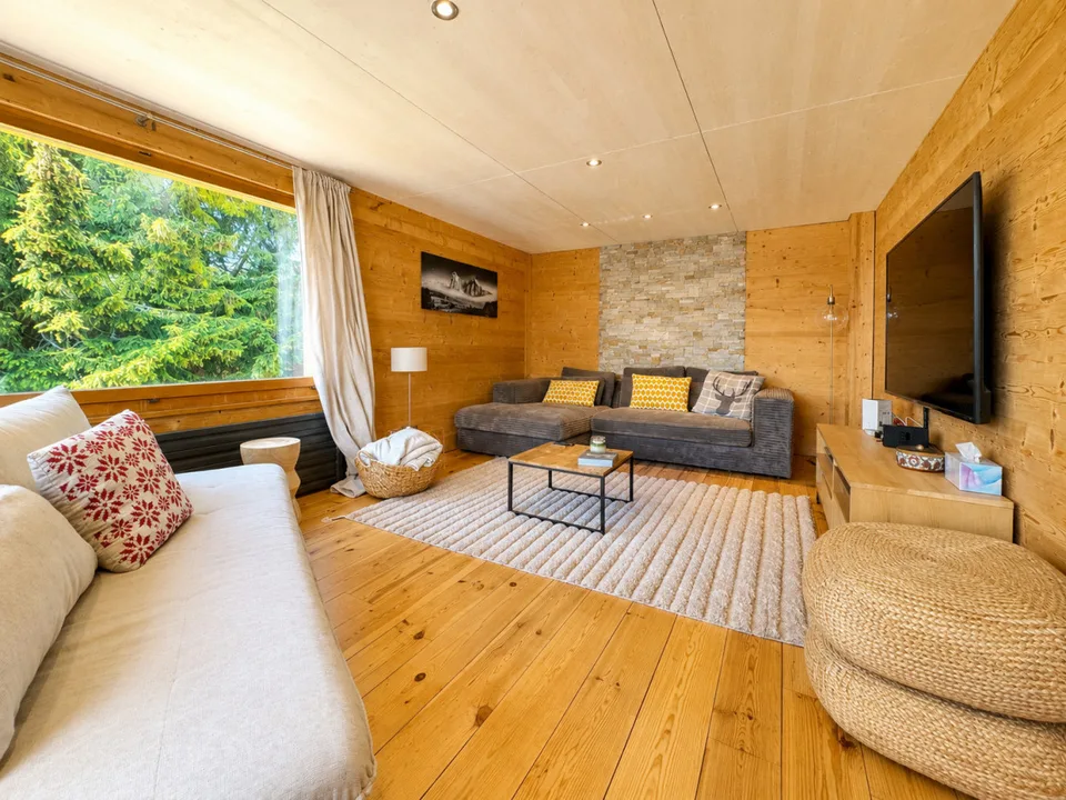 GROßARTIGES RENOVIERTEES CHALET - ZWEITWOHNSITZ & VERKAUF AN AUSLÄNDER ERLAUBT – Foto 6 von 12