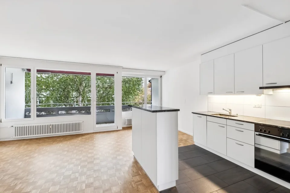 Moderne Wohnung mit sonnigem Balkon