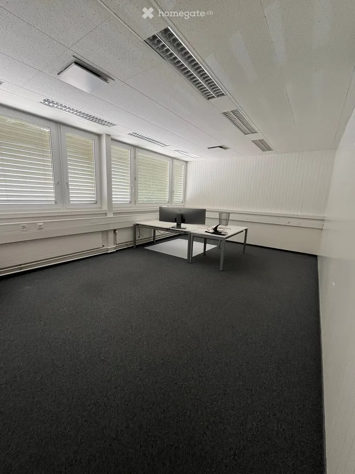 Bureau lumineux avec salle de réunion dans un emplacement central à Bülach