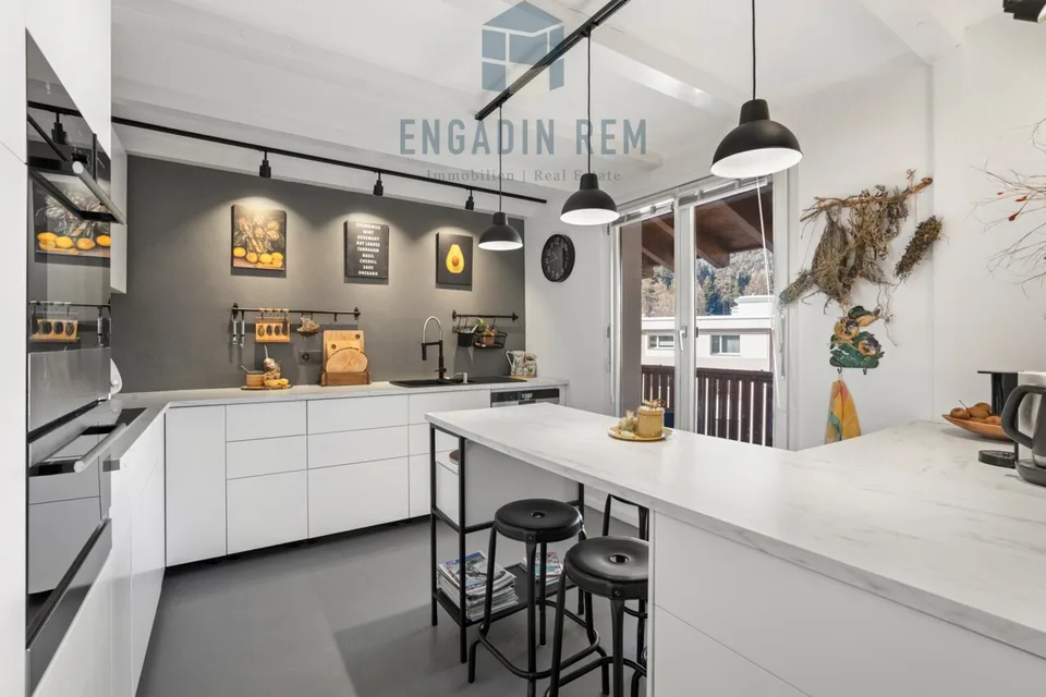 4.5-Zimmer-Dachwohnung mit Galerie, Cheminée und drei Balkonen – foto 6 di 6