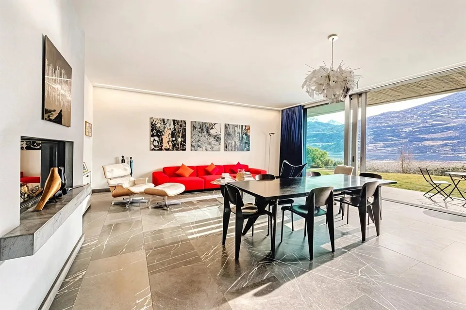 Proprietà contemporanea con tetto panoramico