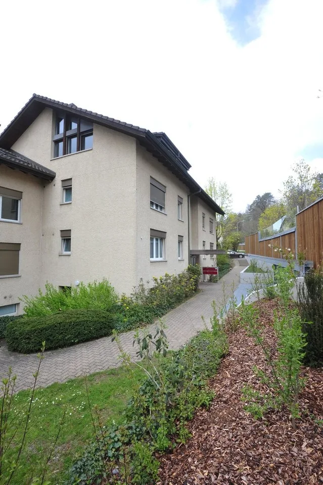 Schöne Dachwohnung im ruhigen Wohnquartier
