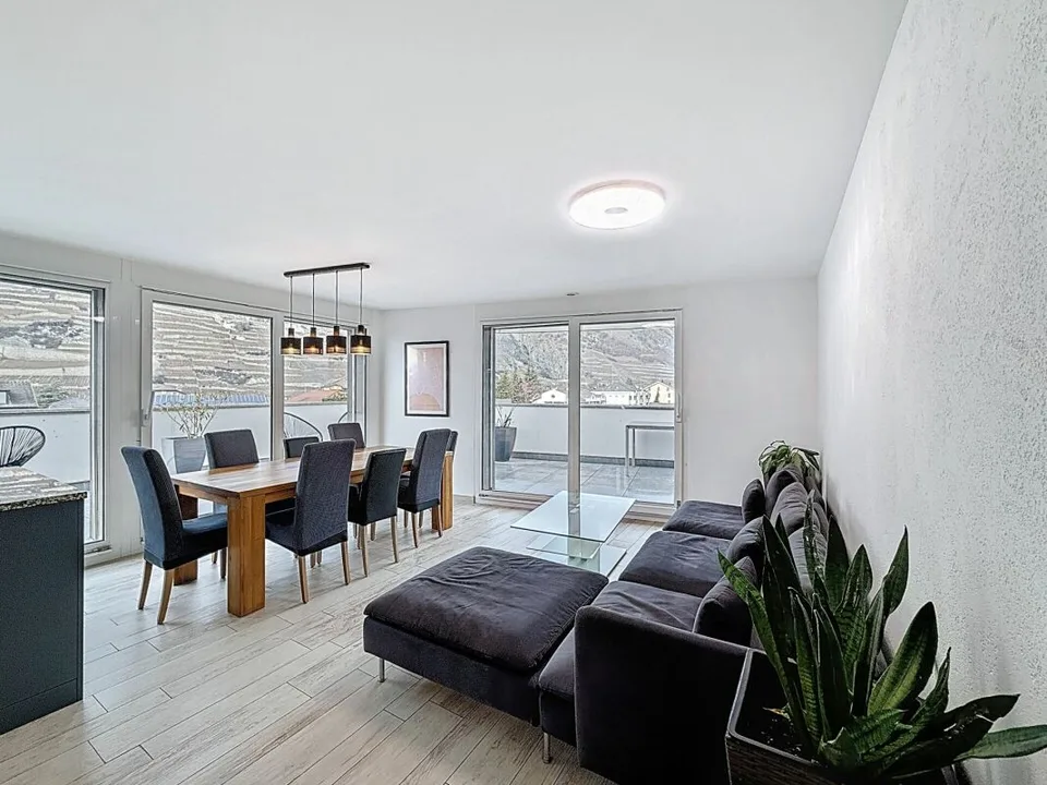 Prachtvolles Apartment mit großer Terrasse im Zentrum von Ardon