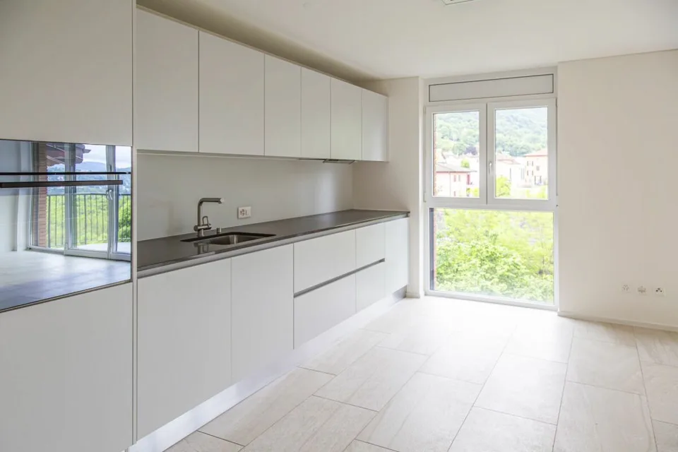 Moderno 3,5 locali con locale hobby di 40 m2