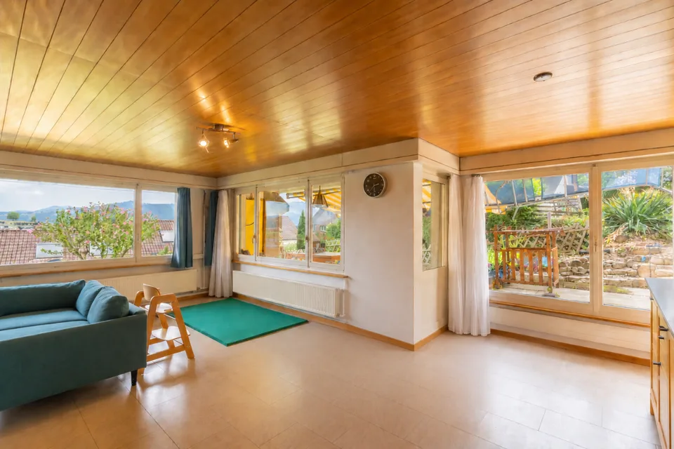 Wohnen mit Weitsicht: Haus mit 2 Wohnungen und grossem Garten