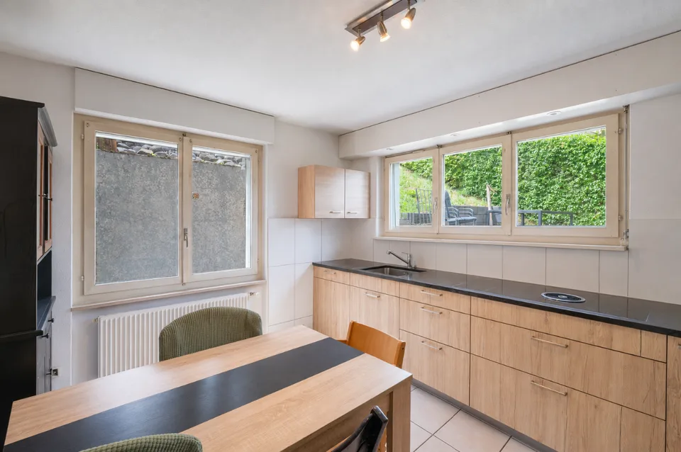 Wohnen mit Weitsicht: Haus mit 2 Wohnungen und grossem Garten