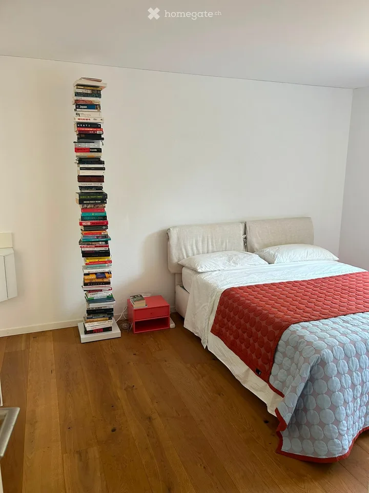 Temporary (Okt-März): Modernes 2.5-Zimmer-Apartment in Zürich nahe Albisriederplatz mit Veranda