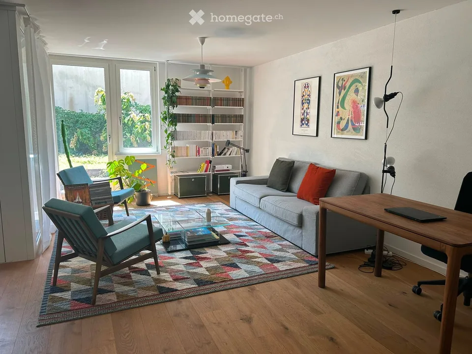 Temporary (Oct-Mars): Modern 2.5-Room Apartment in Zürich near Albisriederplatz with Veranda