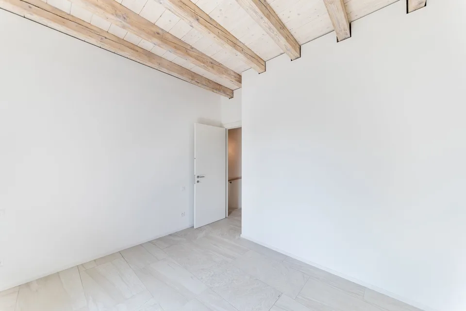 Helllichtes Dachgeschoß-Apartment mit 55 m² und Garten zur Miete