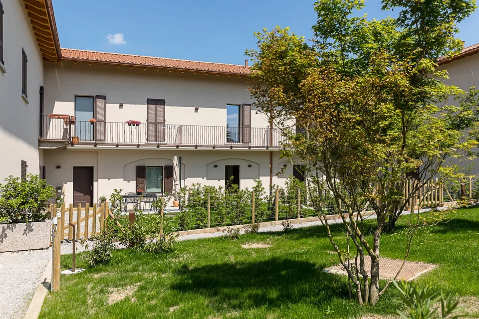 Location d'un appartement duplex lumineux de 55 m² avec jardin