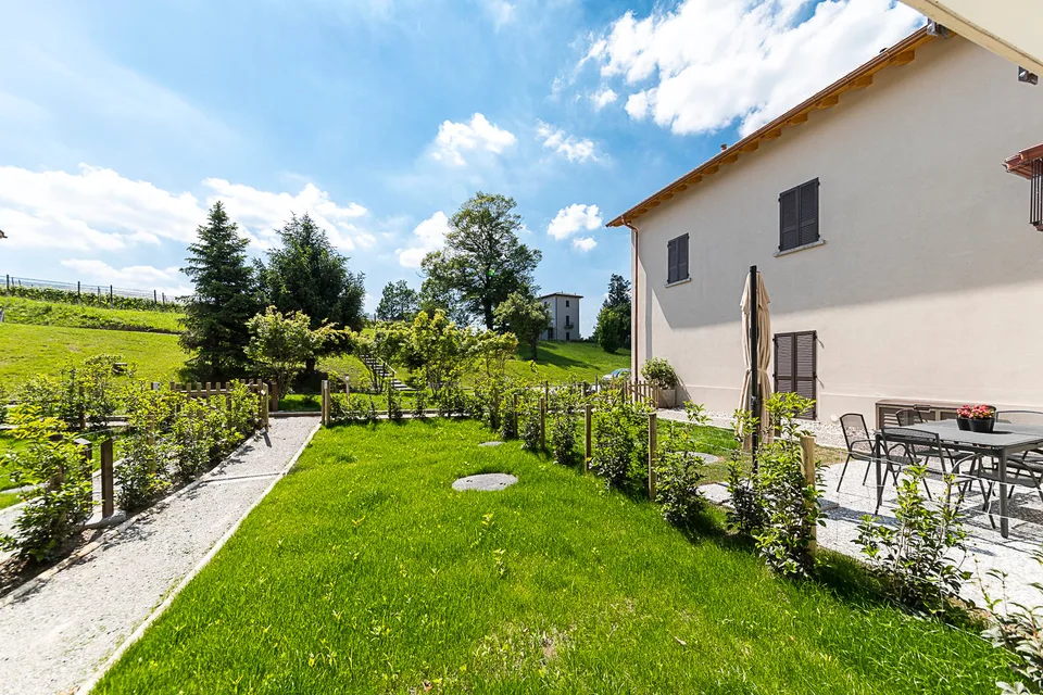 Location d'un appartement duplex lumineux de 55 m² avec jardin