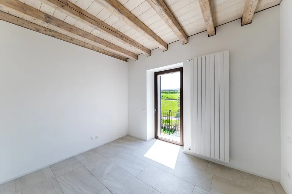 Helllichtes Dachgeschoß-Apartment mit 55 m² und Garten zur Miete