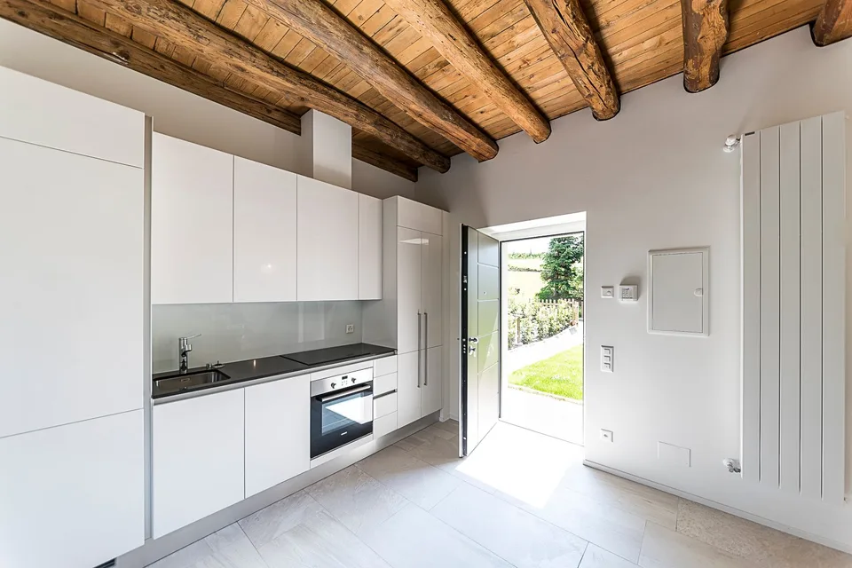 Helllichtes Dachgeschoß-Apartment mit 55 m² und Garten zur Miete
