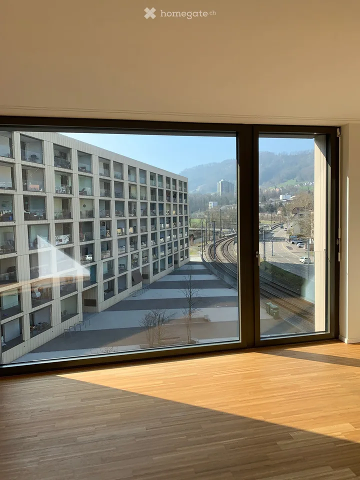 Wunderschöne 3.5-Zimmer-Wohnung mit  Aussicht und traumhaft grossem Balkon