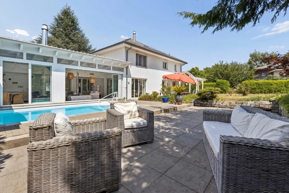 8.5-Zimmer-Einfamilienhaus mit Wintergarten, Pool und vielseitigem Raumangebot – Foto 11 von 14