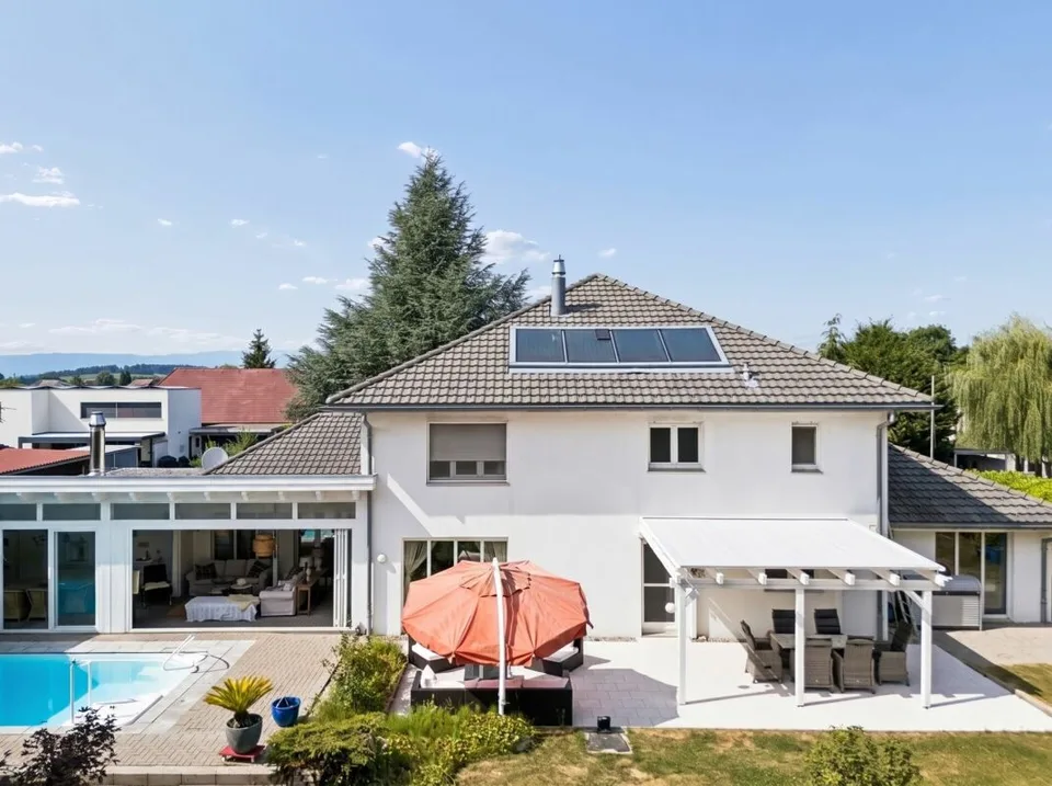 8.5-Zimmer-Einfamilienhaus mit Wintergarten, Pool und vielseitigem Raumangebot – Foto 13 von 14
