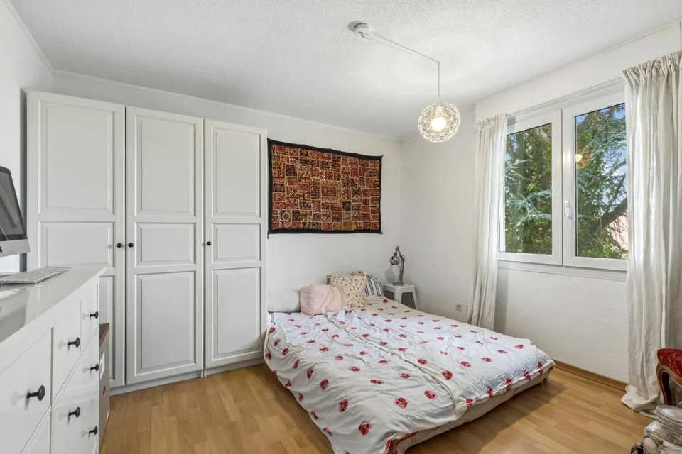 8.5-Zimmer-Einfamilienhaus mit Wintergarten, Pool und vielseitigem Raumangebot – Foto 6 von 14