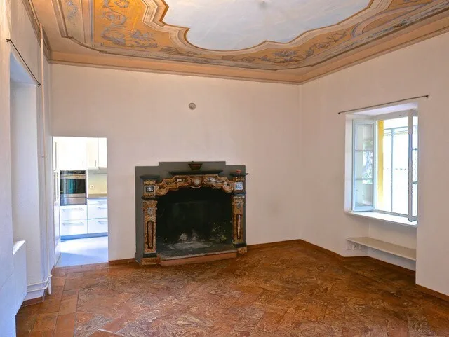 AFFASCINANTE CASA IN CORTE