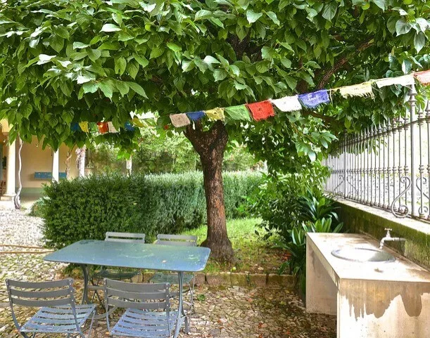 Maison fascinante dans la cour – photo 8 sur 10