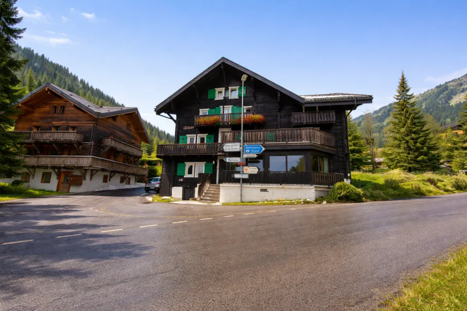 Auberge de 16 chambres avec bar à louer sur Morgins