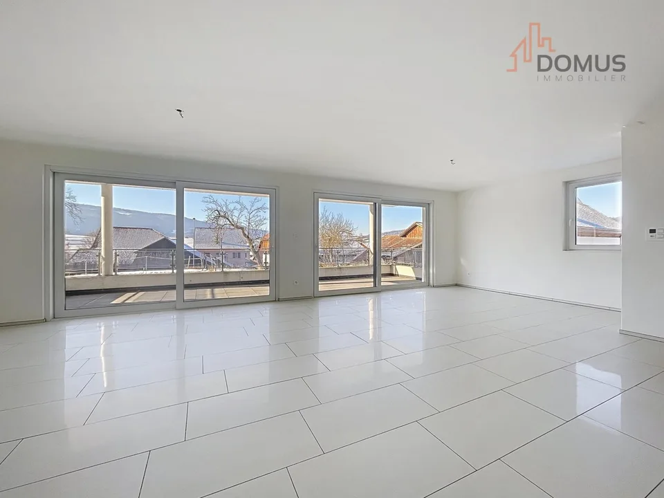 Geräumige moderne Wohnung mit großer Terrasse in neuem Gebäude