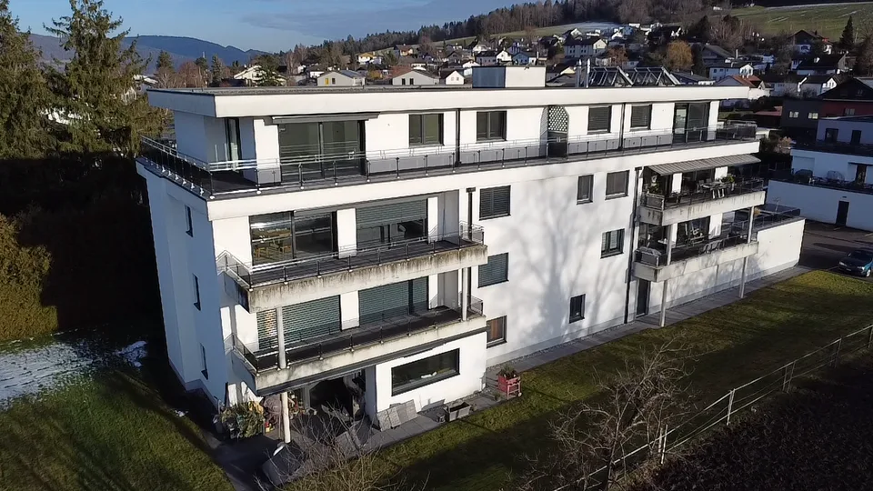 Spacieux appartement moderne avec grande terrasse dans immeuble récent